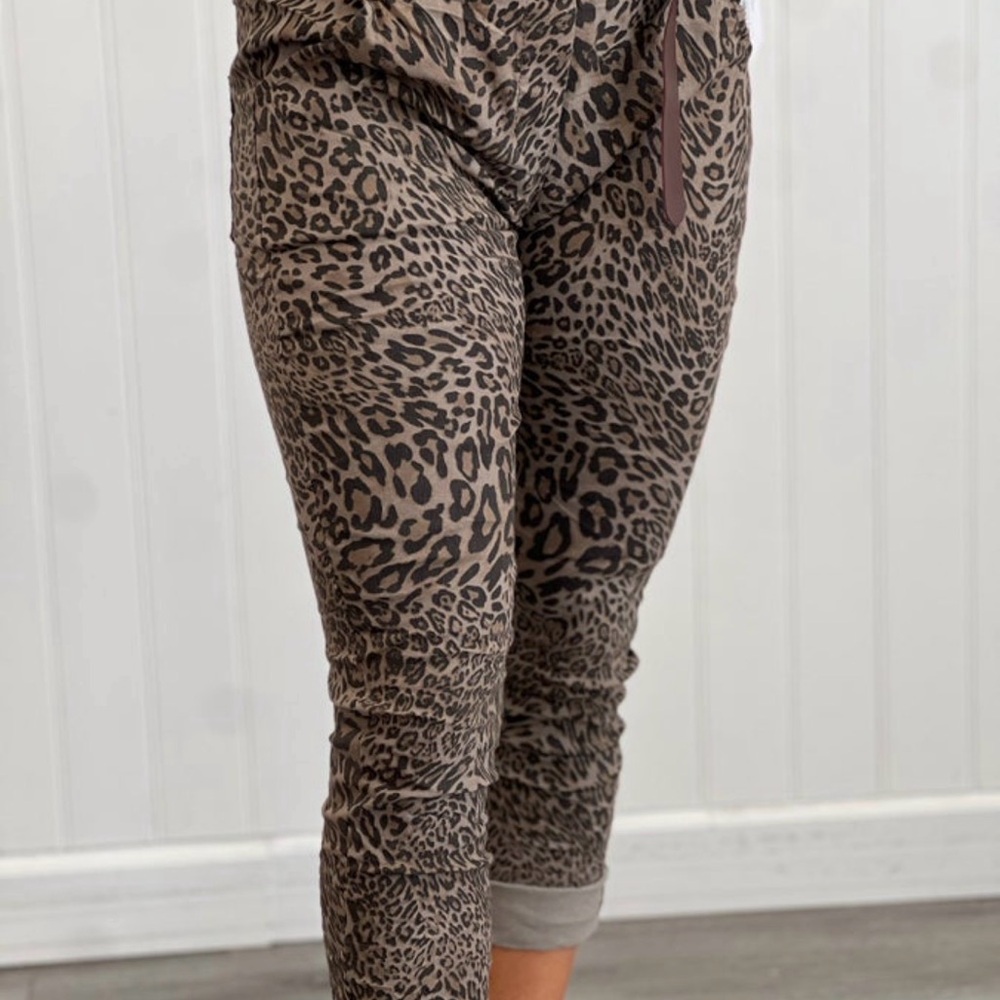 Chic Animal Print Jogger Pants